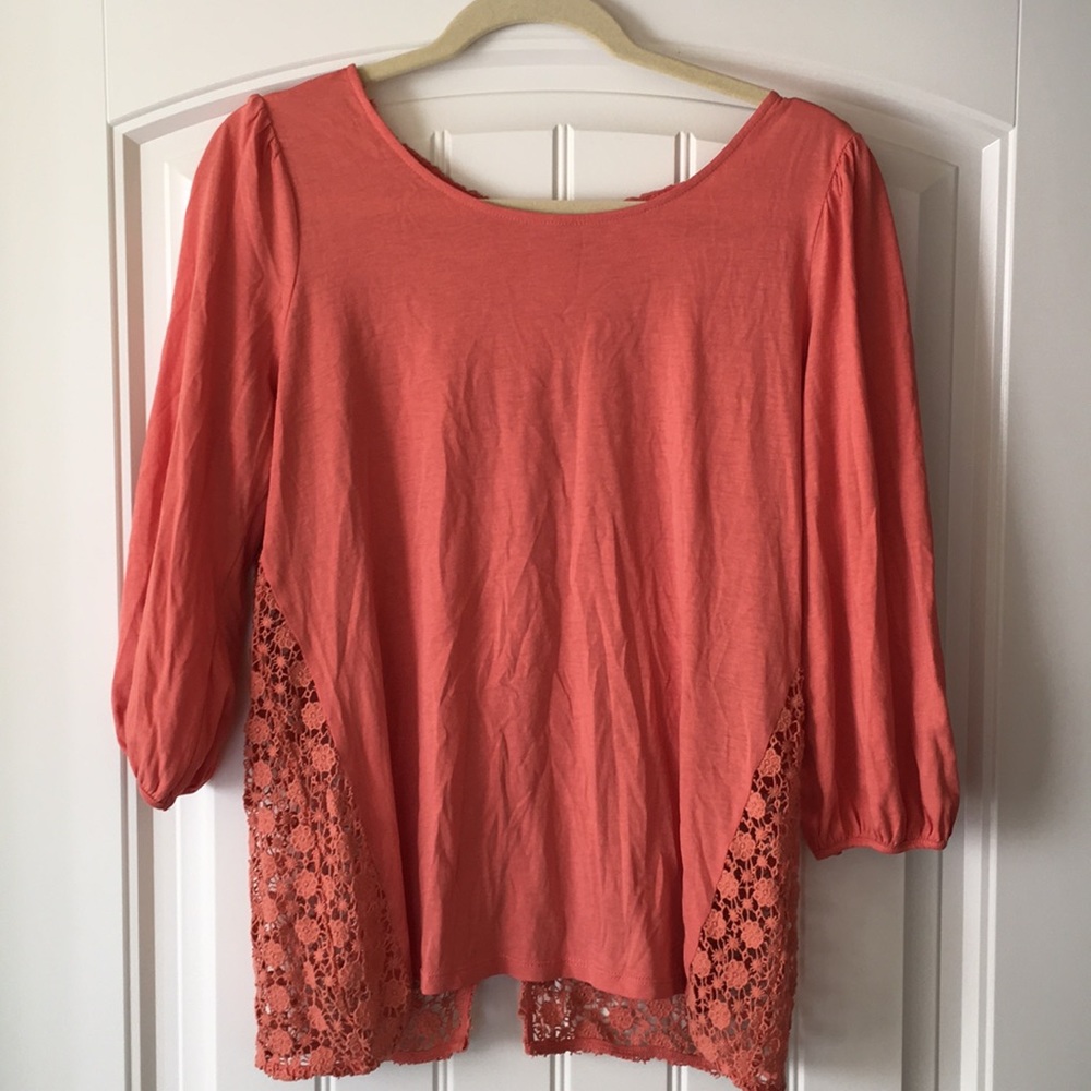 Sundance sz 8 top, 3/4 sleeve, coral crochet back